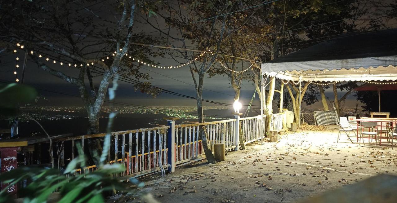 Sky Lounge B&B Zhushan Exterior photo